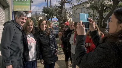 Para aplacar el efecto cacerolazo, referentes del Gobierno salieron a timbrear Para aplacar el efecto cacerolazo, referentes del Gobierno salieron a timbrear