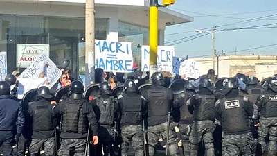 Fuerte operativo de seguridad para impedir una manifestación contra Macri Fuerte operativo de seguridad para impedir una manifestación contra Macri