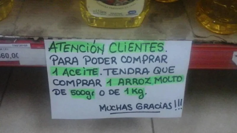 Insólito: por la inminente suba del aceite obligan a comprarlo junto a fideos o arroz