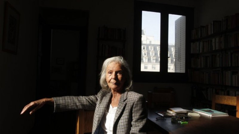 Sarlo: "Recomendarle a la gente andar con bufanda en su casa es retroceder 60 años"