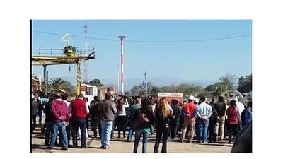 Video: Trabajadores del ingenio La Esperanza abuchearon a Morales Video: Trabajadores del ingenio La Esperanza abuchearon a Morales
