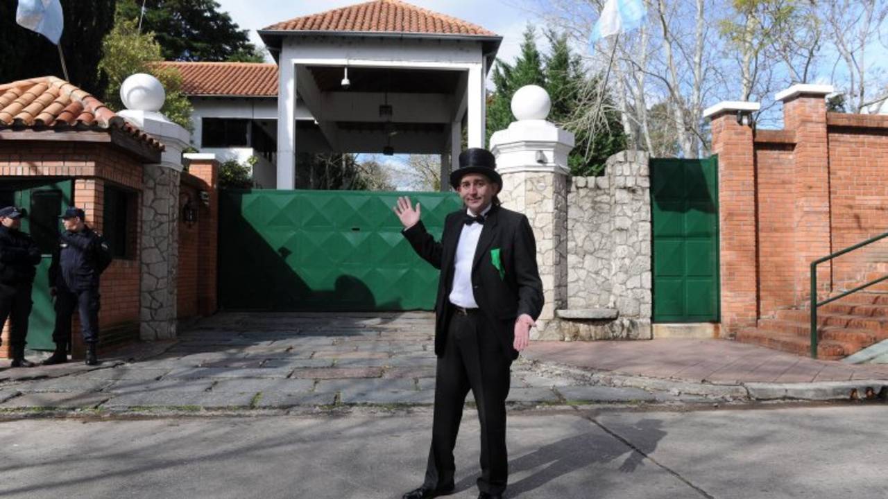 "El mago sin dientes" fue el primero en llegar a la reunión de Macri y Tinelli