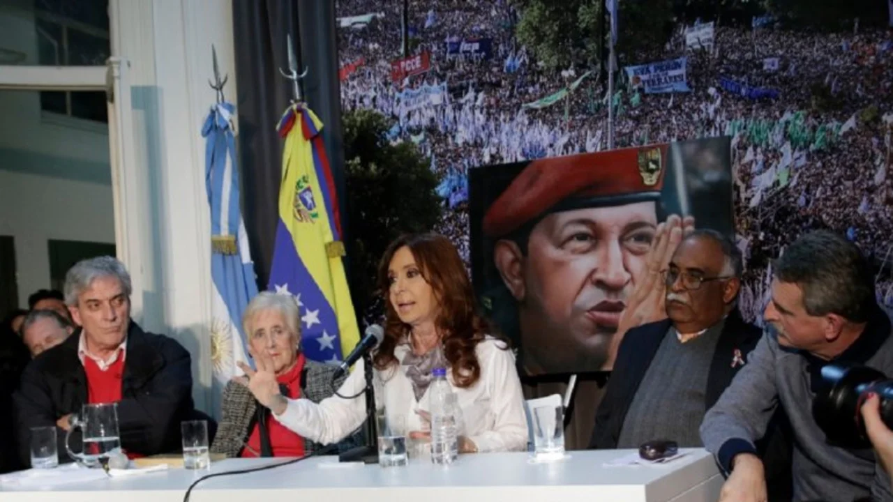 Cristina Kirchner se metió en la polémica de Macri con Tinelli: "En 12 años no me molestó que se rían de mí"