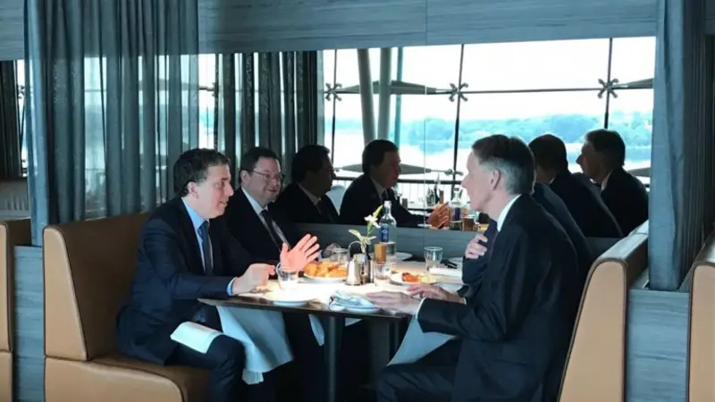 Dujovne insistió en que "no hay motivos para preocuparse" por la suba del dólar