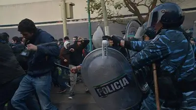 El ataque de Infantería a un camarógrafo de C5N en vivo El ataque de Infantería a un camarógrafo de C5N en vivo