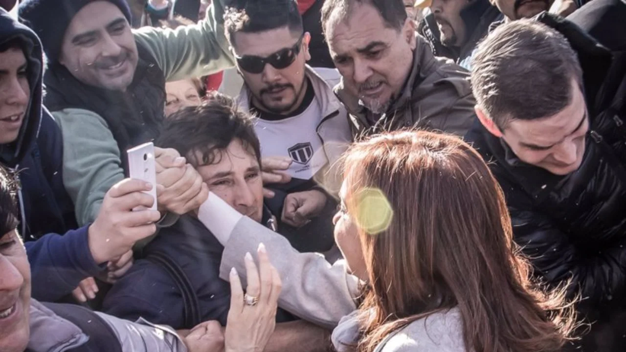 El emotivo video de Cristina Kirchner de su visita a los despedidos en Zárate