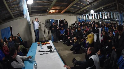 Máximo: "Con algunos políticos el pollo es entero y con otros alitas y menudos" Máximo: "Con algunos políticos el pollo es entero y con otros alitas y menudos"