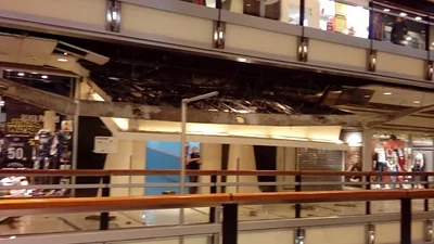Se cayó el techo del shopping Abasto: no hubo heridos Se cayó el techo del shopping Abasto: no hubo heridos