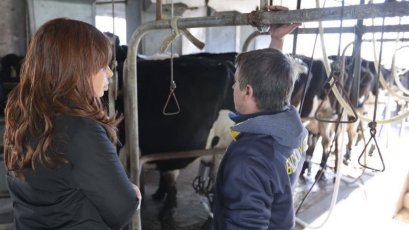 Cristina visitó a tamberos que están en crisis desde que asumió Macri