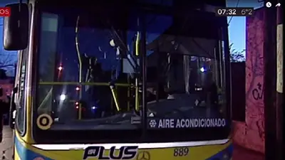 Tiros y pánico dentro de un colectivo: un ladrón muerto Tiros y pánico dentro de un colectivo: un ladrón muerto