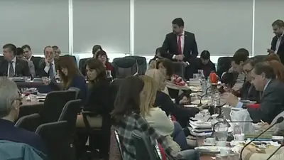 Carrió fue acorradala por sus denuncias contra Macri, no pudo responder y abandonó el debate Carrió fue acorradala por sus denuncias contra Macri, no pudo responder y abandonó el debate