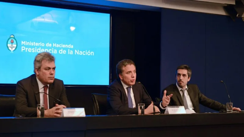 AFIP reglamentó cobrar ganancias a inversores y Hacienda lo suspendió