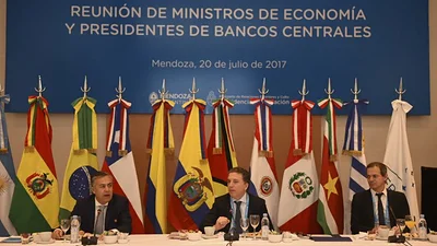 Mercosur: Dujovne defendió el aumento de la deuda externa Mercosur: Dujovne defendió el aumento de la deuda externa