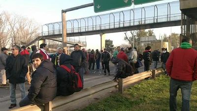 Trabajadores de Cresta Roja reclaman la reincorporación de 51 despedidos Trabajadores de Cresta Roja reclaman la reincorporación de 51 despedidos