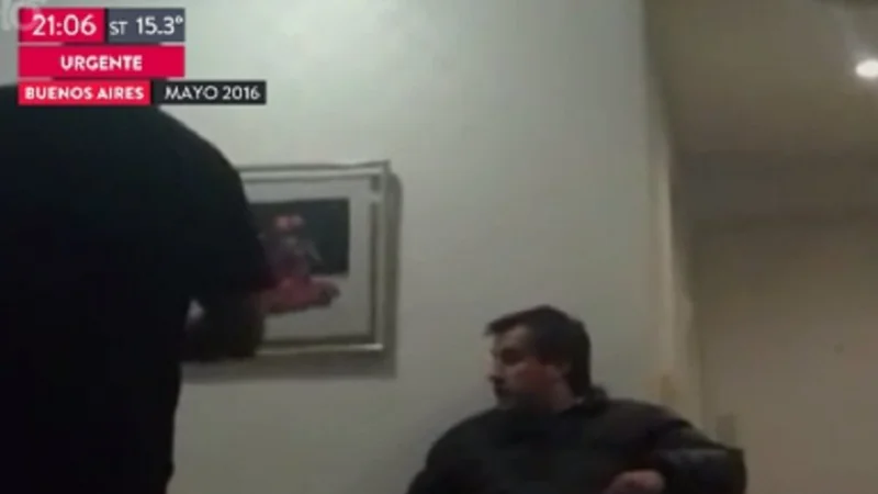 Escrachan a un intendente de Cambiemos cobrando una coima
