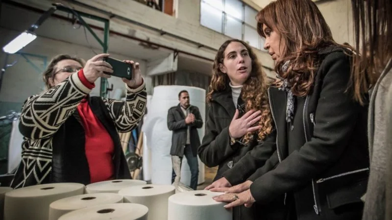 Cristina visitó una pyme textil que por el ajuste produce un 20% menos que en 2015