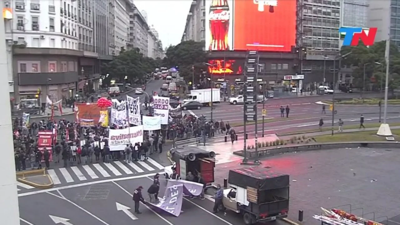Trabajadores de Pepsico marchan hacia Congreso