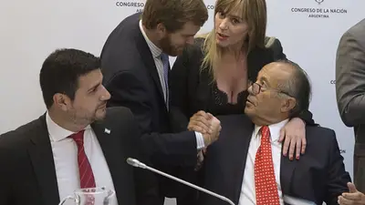 Oposición advierte que la expulsión de De Vido le sirve a Macri "para hacer campaña" Oposición advierte que la expulsión de De Vido le sirve a Macri "para hacer campaña"