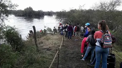 Cruzan en lancha a internados de Corrientes por la caída de un puente Cruzan en lancha a internados de Corrientes por la caída de un puente