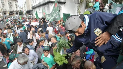Productores de bananas preparan un "bananazo" en Plaza de Mayo Productores de bananas preparan un "bananazo" en Plaza de Mayo