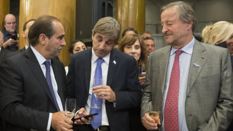 Tarifazos: Caputo ganó más de $400 millones con sus distribuidoras de gas