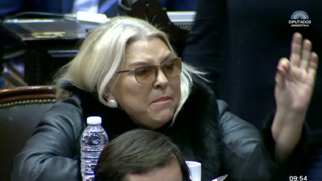Carrió, contra el aborto: "Era un orgullo entregar la virginidad al obispo"