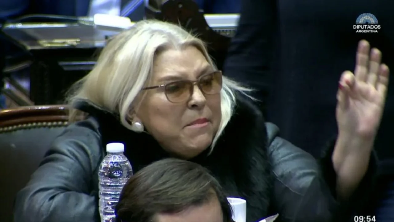 Carrió, contra el aborto: "Era un orgullo entregar la virginidad al obispo"