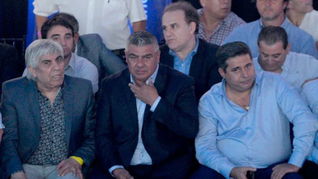Los dirigentes de AFA respaldaron a 'Chiqui' Tapia en medio del distanciamiento con Angleici