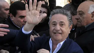 Duhalde pide las PASO en el PJ: "El que quiera presentarse tiene que ir" Duhalde pide las PASO en el PJ: "El que quiera presentarse tiene que ir"