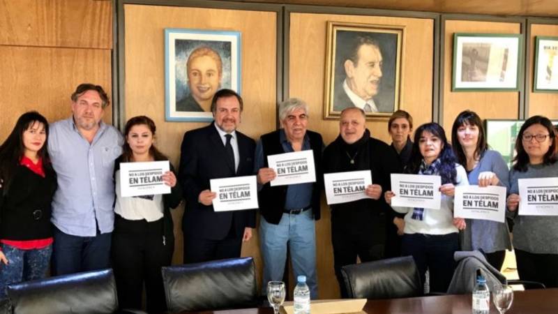 Hugo Moyano recibió a los trabajadores despedidos de Télam