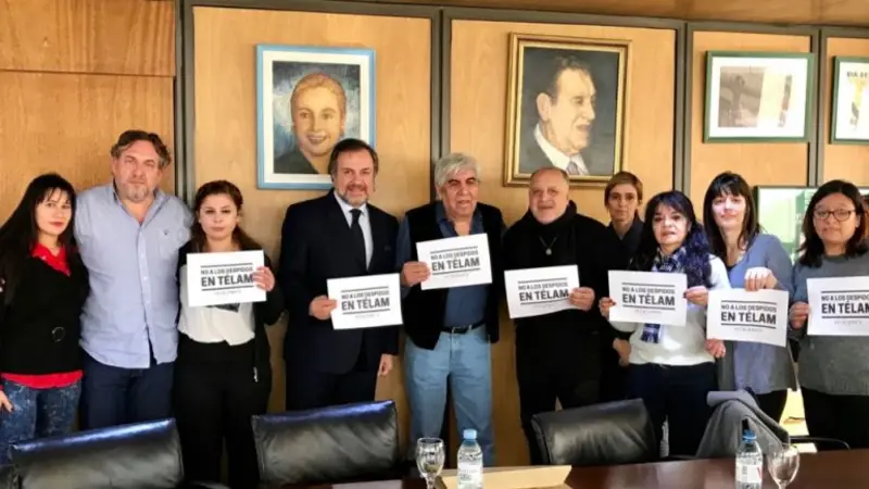 Hugo Moyano recibió a los trabajadores despedidos de Télam