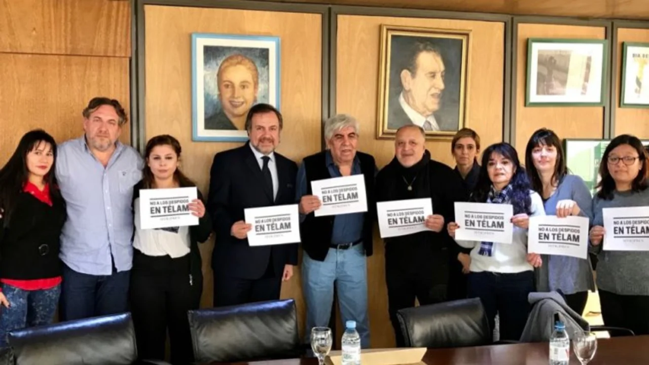 Hugo Moyano recibió a los trabajadores despedidos de Télam