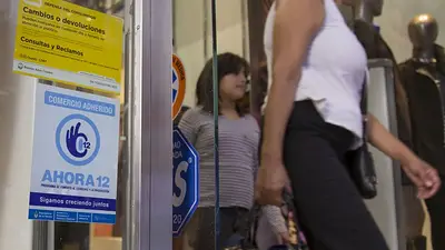 Un informe reservado del Gobierno muestra que cayó el consumo en todos los sectores Un informe reservado del Gobierno muestra que cayó el consumo en todos los sectores