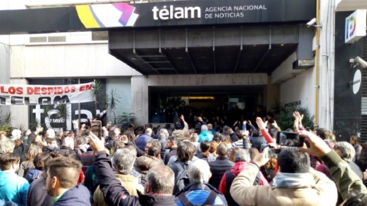 La Justicia ordenó la reincorporación de 5 despedidos de Télam