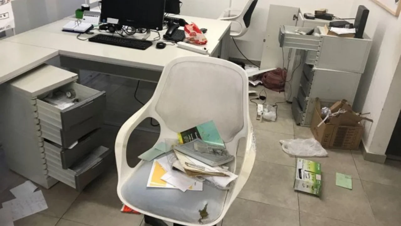 Tras el abandono del Gobierno, asaltaron una oficina de Télam