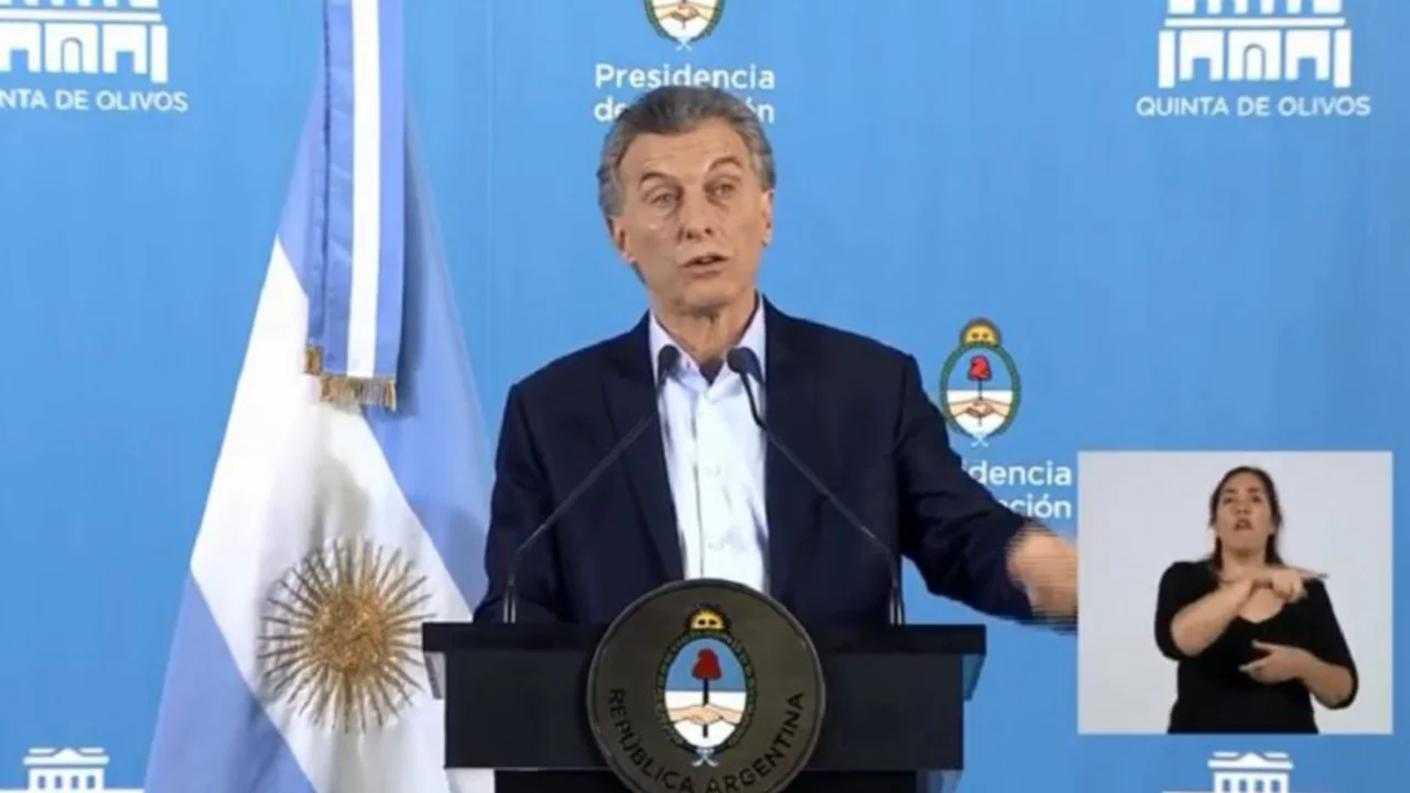 El furcio de Macri en la conferencia: "Hemos sabido arriar las band..."
