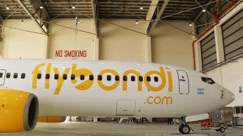 Flybondi, en el ojo de la tormenta: un tripulante empujó a una pasajera contra una pared