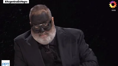 Lanata se pintó de negro y estallaron los memes en las redes sociales Lanata se pintó de negro y estallaron los memes en las redes sociales