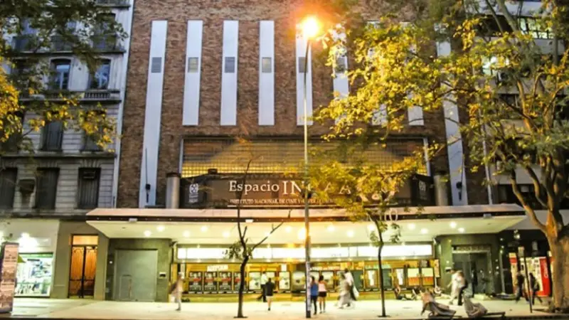 Cerró el cine Gaumont: denuncian que no puede pagar la luz