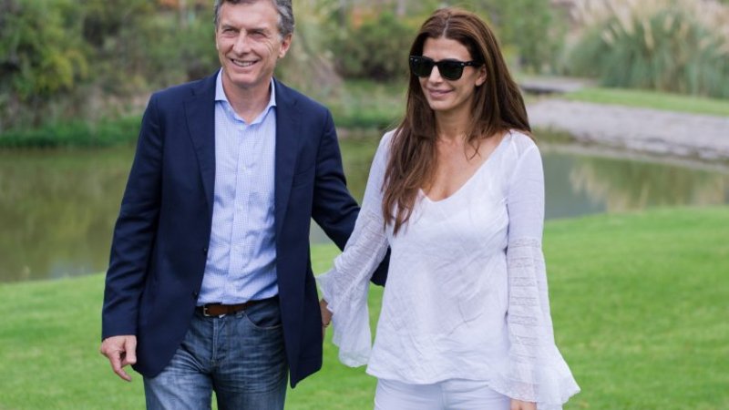 Awada armó una puesta en escena con chicos de "la villa de los aportantes truchos"