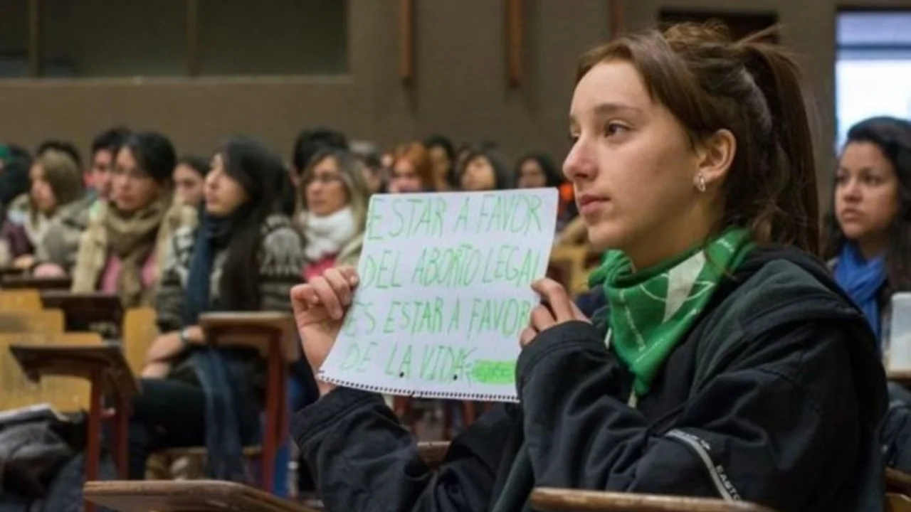 Expulsaron de una escuela salteña a una joven que habló en el Senado a favor del aborto