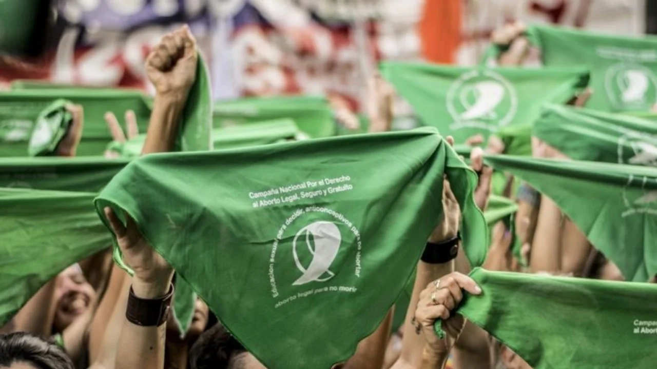 Una mujer quemó el pañuelo por el aborto de su hija y lo subió a Facebook