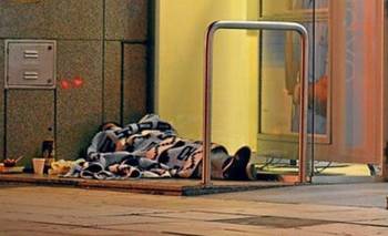 La calle, destino de cada vez más familias y jubilados que no pueden costear una vivienda | Pobreza