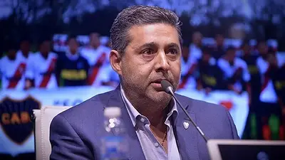 Clarín: Ricardo Roa le pegó a Daniel Angelici, presidente de Boca y muy cercano a Mauricio Macri Clarín: Ricardo Roa le pegó a Daniel Angelici, presidente de Boca y muy cercano a Mauricio Macri