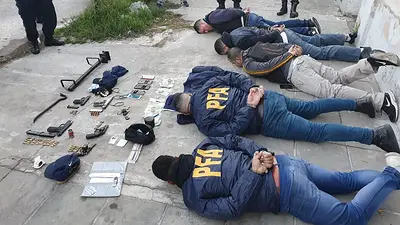 Cayó una banda de "falsos policías" que simulaban allanamientos para robar Cayó una banda de "falsos policías" que simulaban allanamientos para robar