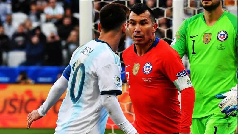 Indignación en las redes por un video de Gary Medel besando a su hijo