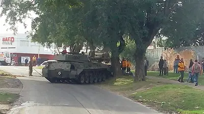 Impresionante choque de un tanque blindado en Entre Rios Impresionante choque de un tanque blindado en Entre Rios