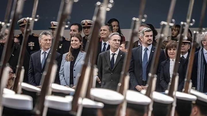 La foto de Macri y armas militares que se volvió viral