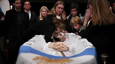 La polémica tapa del diario Clarín por la muerte de Fernando De la Rua La polémica tapa del diario Clarín por la muerte de Fernando De la Rua