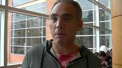 El periodista Danny Miche fue golpeado en vivo por un inglés El periodista Danny Miche fue golpeado en vivo por un inglés